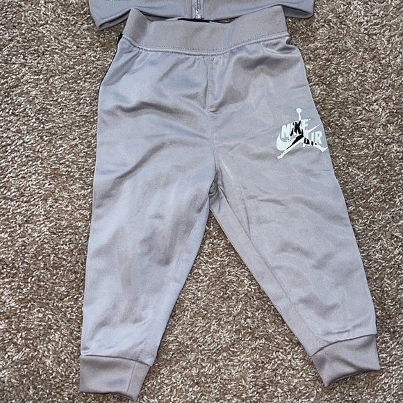 FIVE 12 month outfits JORDAN - Picture 4 of 10